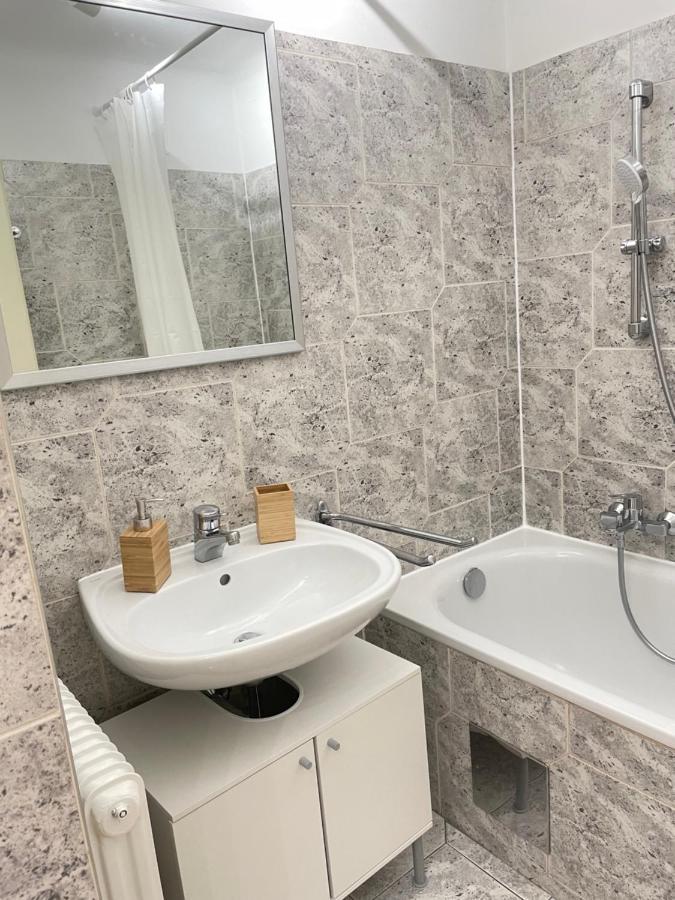 Cosy Apartment Near Schoenbrunn & Meidlinger Market Wien Eksteriør bilde